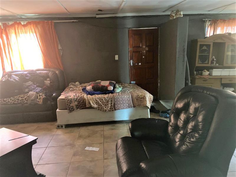 5 Bedroom Property for Sale in Ilitha Park Western Cape